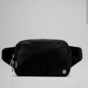 Lululemon Everywhere Belt Bag - Large